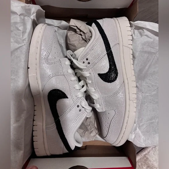 Women’s Nike Dunk Low SE White/ Black/ Team Red - Picture 5 of 5